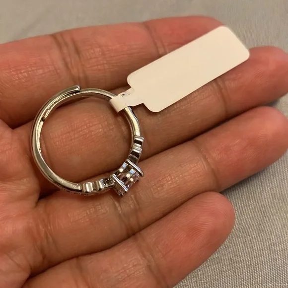 🌸 3/$15 Zircon silver plated ring - Picture 6 of 15